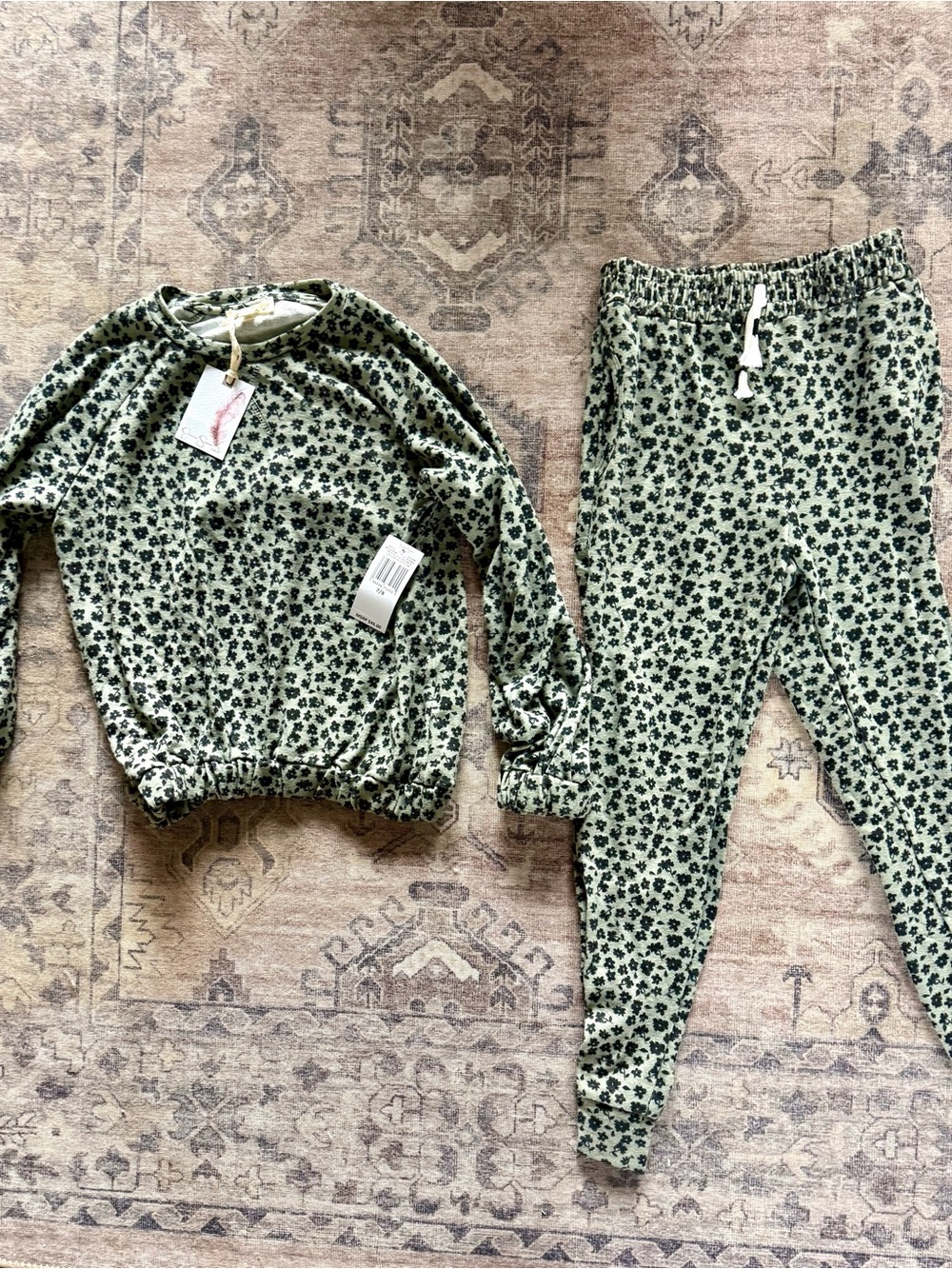 Jessica Simpson Floral Lightweight Sweatshirt Set in Green & Black Size Medium 7